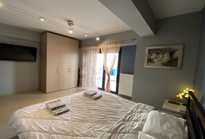 1 dormitorio, tabla de planchar con plancha, wifi gratis y ropa de cama