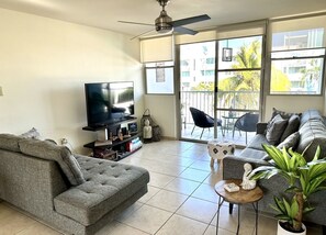 تلفزيون ذكي، مشغل دي في دي، كُتُب، ستيريو