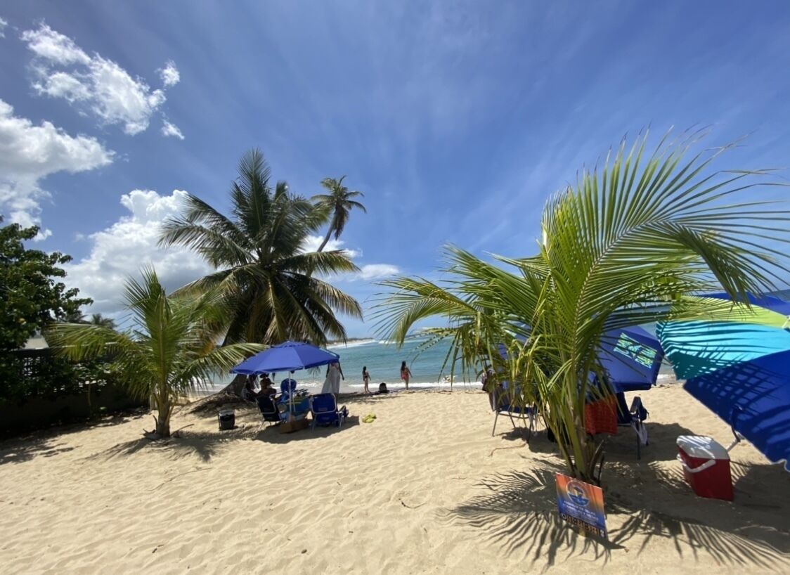 Beach nearby, sun loungers, beach towels
