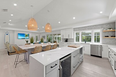 Luxury Home with Pool / Spa and Private Beach Access