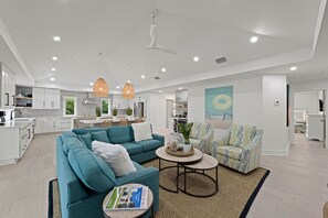 Smart TV - Luxury Home with Pool / Spa and Private Beach Access (Sanibel)