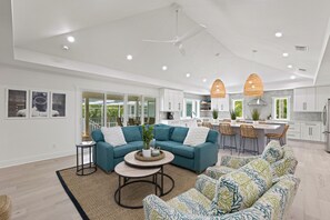 Smart TV - Luxury Home with Pool / Spa and Private Beach Access (Sanibel)