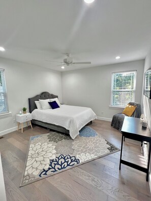 3 bedrooms, desk, iron/ironing board, travel cot