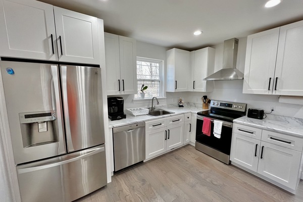 Réfrigérateur, micro-ondes, four, plaque de cuisson