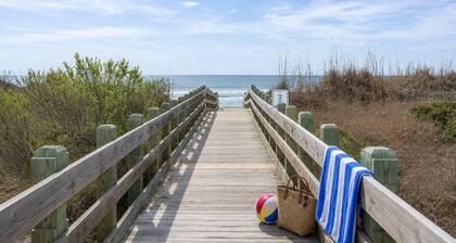 8BR/6Ba House, Private Pool, Minute Walk To Beach, Dog Friendly, Sleeps 24