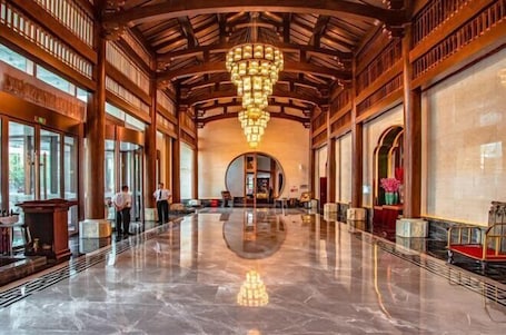 Interior. Binhu Peninsula Hotel