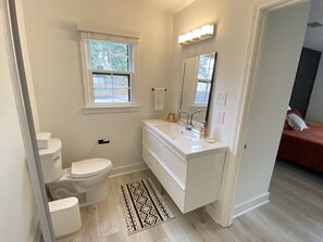 Bathtub, hair dryer, towels, soap - Cozy Family-Friendly home w/ spacious backyard & firepit (marietta)