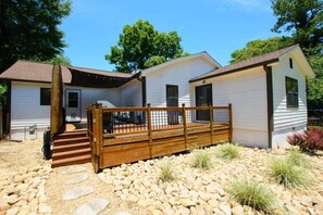 Exterior - Cozy Family-Friendly home w/ spacious backyard & firepit (marietta)