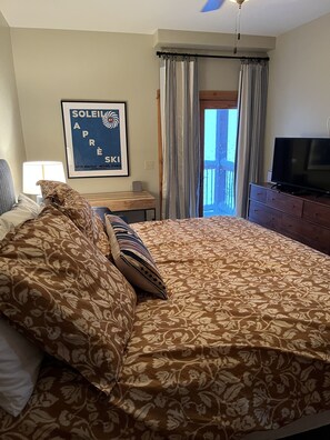 3 Schlafzimmer, Schreibtisch, Bügeleisen/Bügelbrett, Reisekinderbett