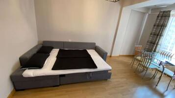 1 habitación, escritorio, wifi y ropa de cama