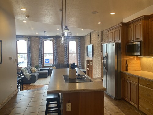 Historical 25th St. Loft Apt