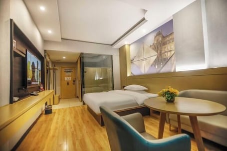 Room. City Express Hotel