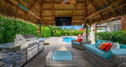 Canal Front, Tiki Hut w/TV, Private Pool, Beach!