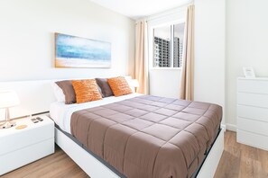 2 chambres, coffres-forts dans les chambres, bureau