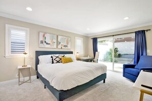 4 chambres, bureau, fer et planche à repasser, lit parapluie