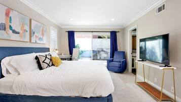 4 bedrooms, desk, iron/ironing board, travel crib