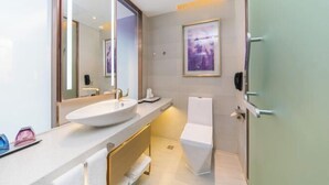 A modern bathroom with a large mirror, a sink, a toilet, and a shower. - Lavande Hotel (Foshan)