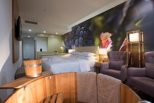 Signature Suite, 1 King Bed | Minibar, in-room safe, desk, laptop workspace