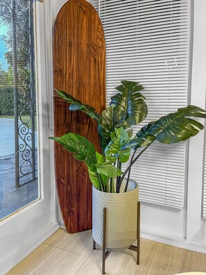 Interior - 2br/2ba Beach Bungalow with expansive backyard. (Lake Worth)