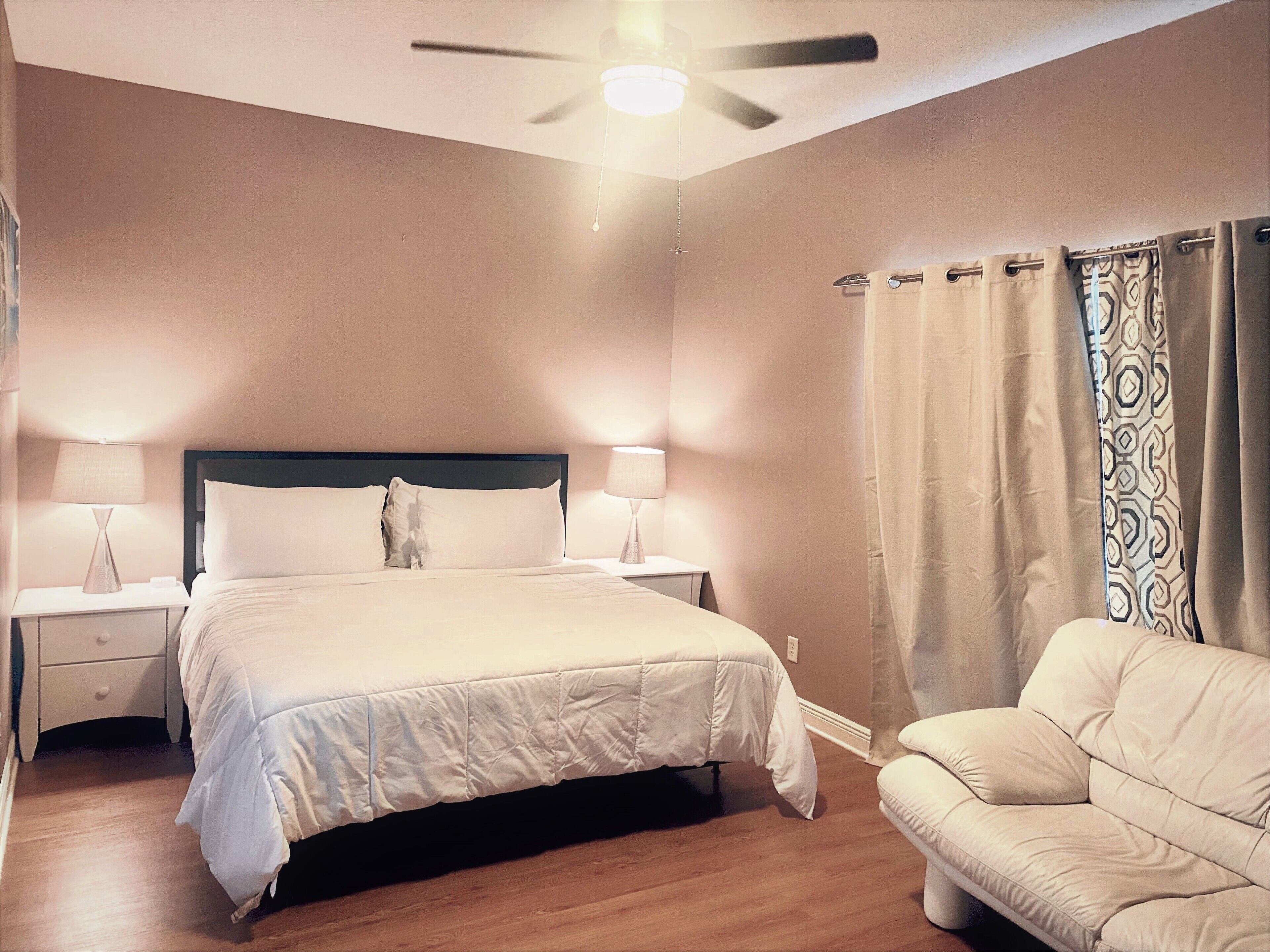 2 bedrooms, iron/ironing board, free WiFi, bed sheets