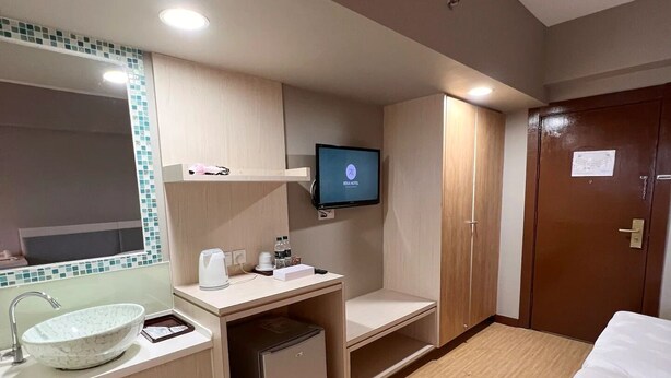 Desk, laptop workspace - Reka Hotel Gohtong Jaya (Genting Highlands)