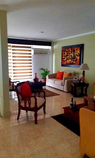 Casa en la Cdla El Paraiso al norte de la ciudda frente a Mirafloresf