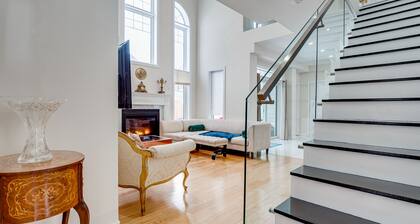 Luxury Georgian Bay gem, heated pool! Hot tub, close to trails & lake