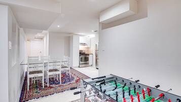 8 bedrooms, desk, iron/ironing board, travel cot