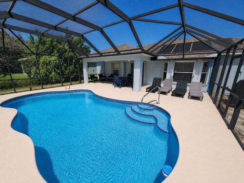 ☆☀︎❀ Tropical Paradise! Heated Pool, Boat Parking, Near Beaches!