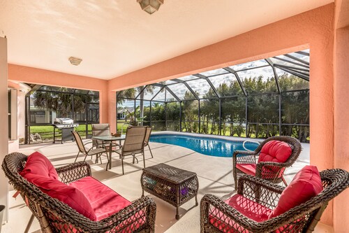 ☆☀︎❀ Tropical Paradise! Heated Pool, Boat Parking, Near Beaches!