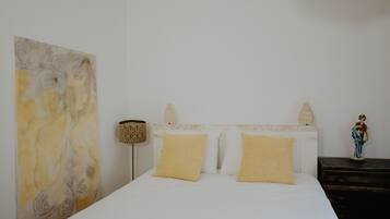 5 bedrooms, desk, iron/ironing board, free WiFi