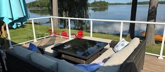 Beautiful Waterfront Cottage on Golden Lake