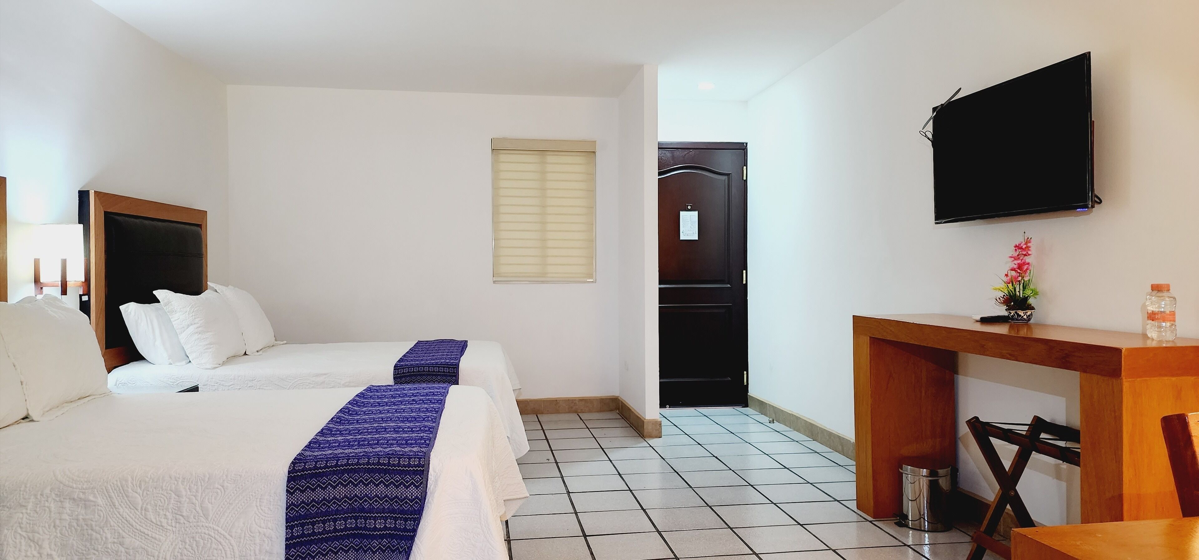 basic double room | desk, iron/ironing board, free wifi, bed sheets