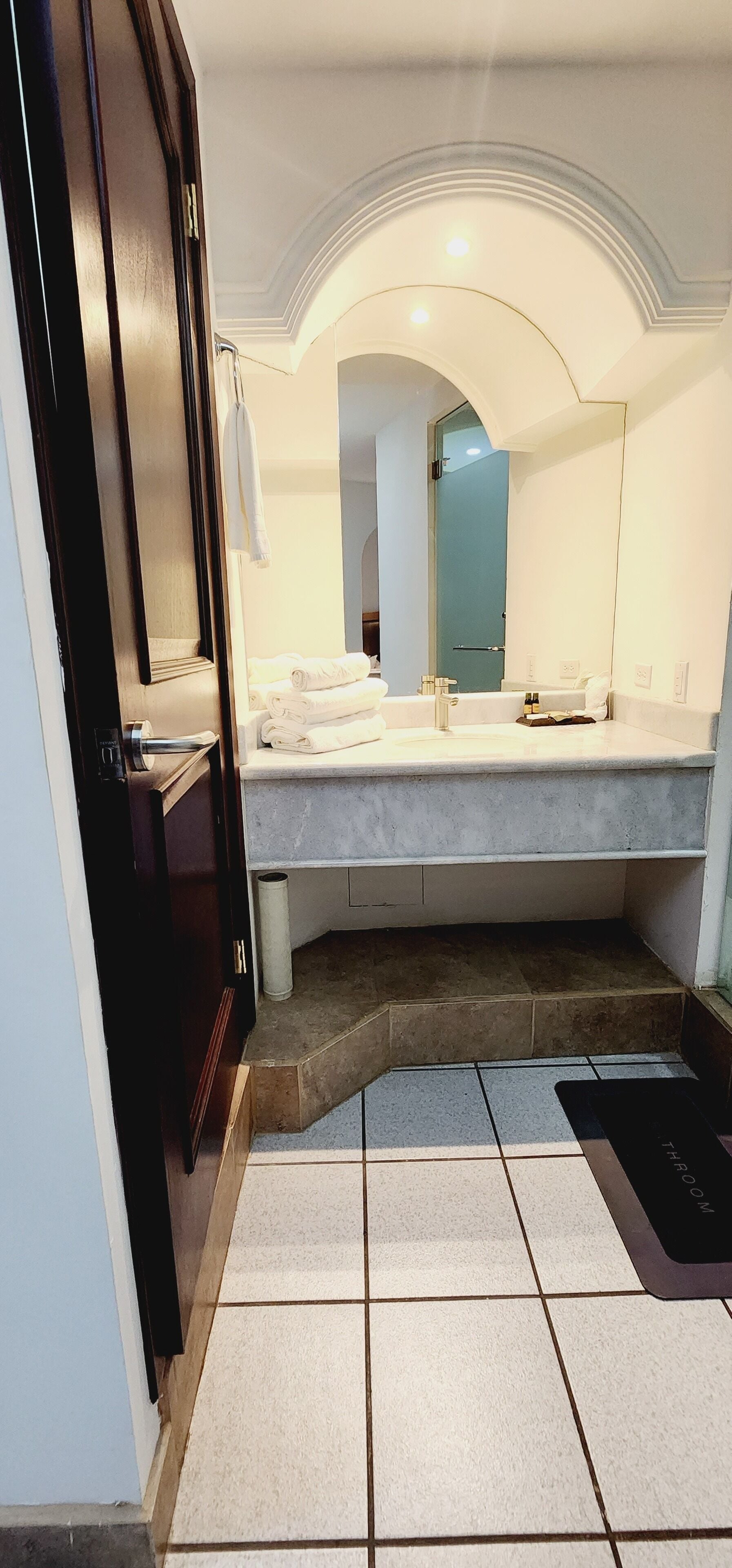 comfort room, 1 king bed | bathroom | shower, towels, soap, shampoo