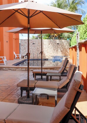 Outdoor pool - Hotel Boutique Plaza Doradas (San José del Cabo)