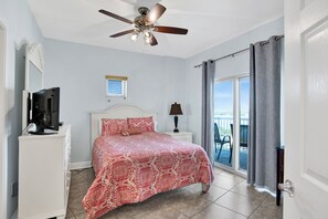 2 bedrooms, iron/ironing board, WiFi, bed sheets - High Rise Corner Unit Condo- Book Now! (Gulf Shores)