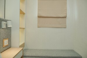 1 bedroom, bed sheets