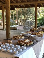 Free daily buffet breakfast