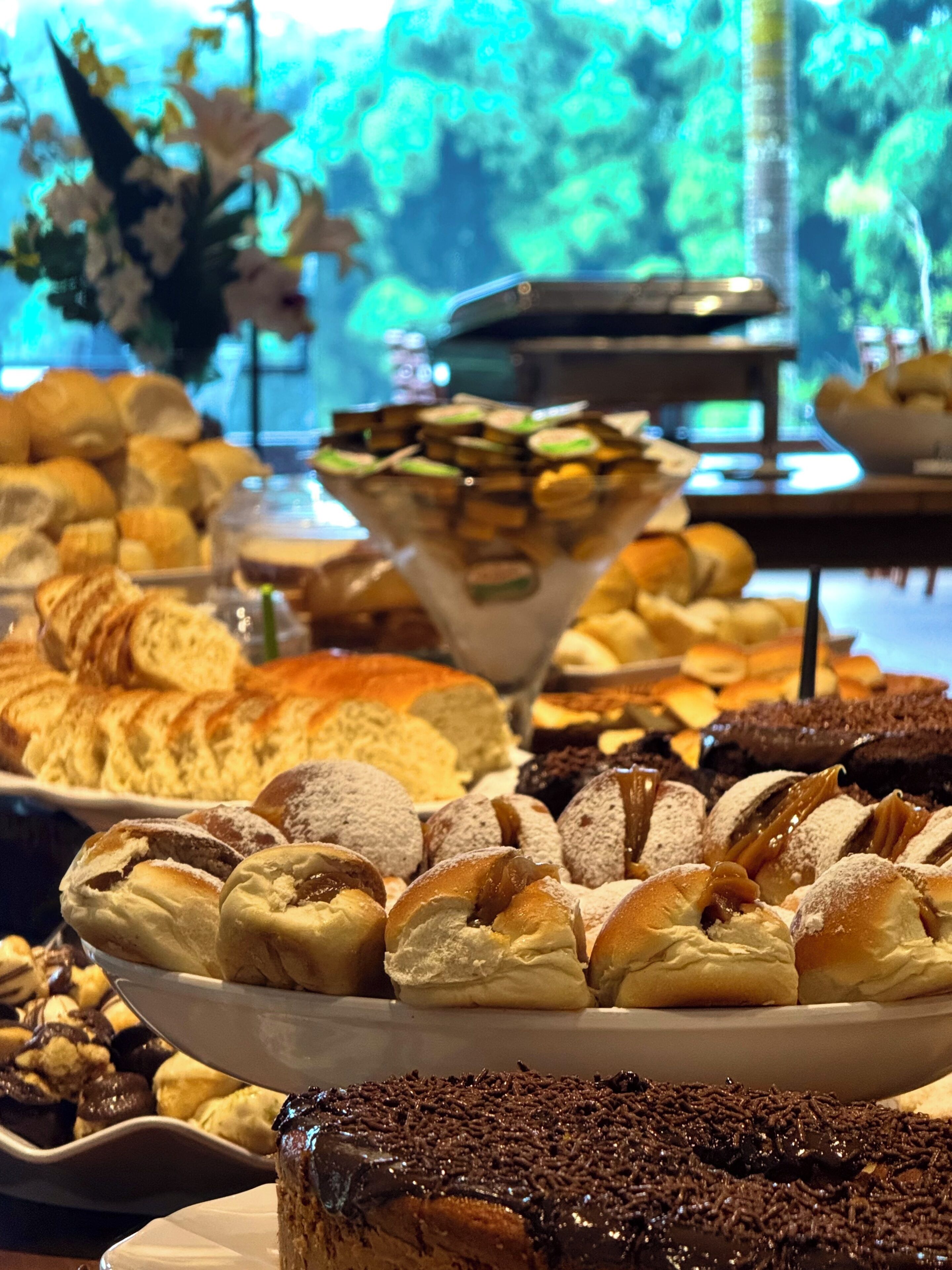 Café da manhã com buffet grátis todos os dias
