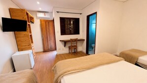 A hotel room with two beds, a desk, a chair, a TV mounted on the wall, and a wardrobe. - Hotel Campestre Atibaia (Atibaia)
