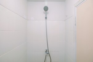 Ducha, artículos de tocador gratuitos, toallas