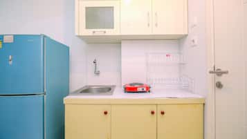 Room | Private kitchen | Fridge, stovetop, cookware/dishes/utensils