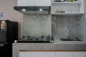 Private kitchen - Cozy Living Studio Apartment Amazana Serpong (South Tangerang)