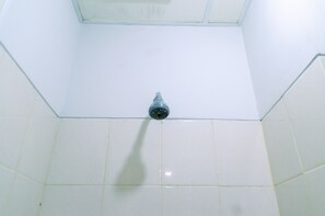 Kamar | Kamar mandi | Shower, perlengkapan mandi gratis, dan handuk