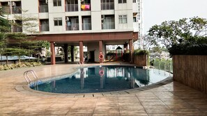 Kolam renang terbuka 