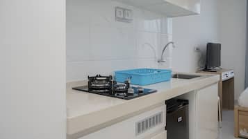 Kamar | Dapur pribadi | Lemari es, kompor, dan peralatan masak/sendok-piring