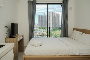 1 bedroom, free WiFi, bed sheets - Gorgeous and Comfy Studio Sky House BSD Apartment (Pagedangan)
