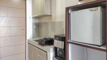 Fridge, stovetop, cookware/dishes/utensils