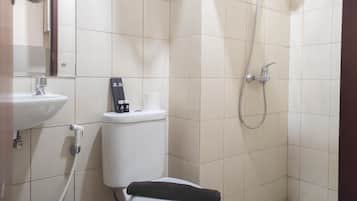Room | Bathroom | Shower, free toiletries, towels