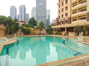 Outdoor pool - Luxurious and Strategic 2BR at Kusuma Chandra Apartment (Jakarta)
